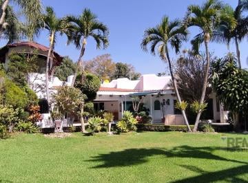 Casa · 836m² · 6 Recámaras · 4 Estacionamientos · Venta de Casa un Nivel en Fracc. con Seguridad en Cuernavaca, Morelos. Clave 6092