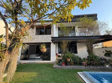 Casa · 350m² · 4 Recámaras · 2 Estacionamientos · Venta de Casa Dentro de Fraccionamiento en Acapatzingo, Cuernavaca, Morelos…clave 6136