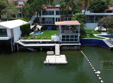 Casa · 519m² · 10 Recámaras · 3 Estacionamientos · Venta de Casa a La Orilla del Lago de Tequesquitengo, Morelos…clave 6245