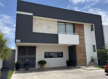Casa de 3 habitaciones, León · Casa en Venta Lomas 4 El Molino