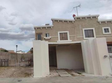 Casa de 3 habitaciones, Chihuahua · Puerta Sebastián, Cerca de Uach Norte, Recámara en Planta Baja, y Patio Amplio.