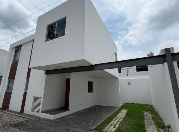 Casa de 3 habitaciones, San Andrés Cholula · Casa en Renta en La Carcaña, Privada Cerrada con Portón
