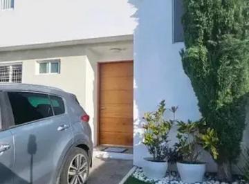 1 · Casa en Condominio con Alberca y Áreas Recreativas en Villas Palmira, Querétaro
