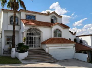 Casa · 350m² · 4 Recámaras · 6 Estacionamientos · Casa en Venta en Residencial Cumbres