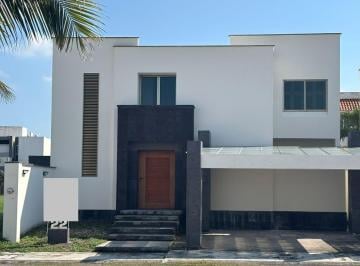 Casa de 3 habitaciones, Alvarado · Lomas del Sol Casa en Venta en Fracc. Cerrado con Control de Acceso, Club de Playa.