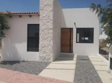 1 · Casa en Renta en Ciudad Maderas, El Marqués: con Alberca y Jardín