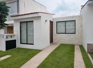 1 · Casa en Renta en Ciudad Maderas, El Marqués: con Alberca y Jardín