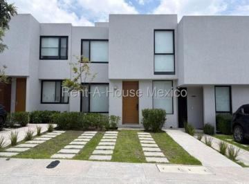 Casa de 3 habitaciones, El Marqués · Renta |casa con 3 Recámaras y Jardín | Zona Zakia