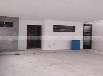 Casa · 242m² · 4 Recámaras · 2 Estacionamientos · Casa en Renta en Valle de Cumbres