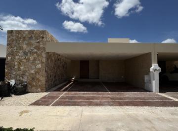 Casa · 241m² · 3 Recámaras · 2 Estacionamientos · Casa en Venta 3 Recamaras, Alberca, Privada Fiora Cholul (Avc - 2851)