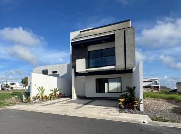 Casa · 209m² · 3 Recámaras · 2 Estacionamientos · Casa en Venta | Lomas de La Rioja