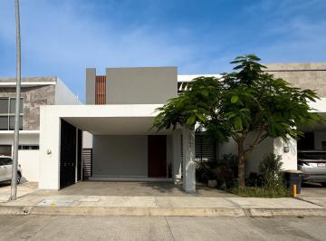 Casa · 221m² · 3 Recámaras · 2 Estacionamientos · Casa en Venta | Lomas del Dorado