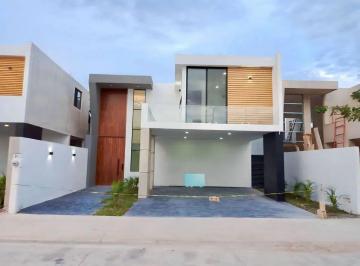 Casa · 342m² · 3 Recámaras · 2 Estacionamientos · Casa en Renta en Privada Residencial