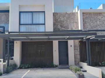 Casa de 3 habitaciones, Morelia · Casa Sobre La Av del Papa en Zona Altozano