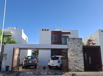Casa de 3 habitaciones, Mérida · Casa en Venta en Los Héroes Mérida