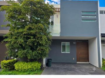 Casa de 3 habitaciones, Zapopan · Casa en Renta en Solares en Coto Privado Cerca Instituto de Ciencias