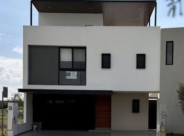 Casa en condominio de 3 habitaciones, Querétaro · Casa en Venta con Roof Garden, Valle de Juriquilla Queretaro
