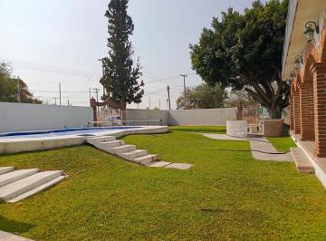 Casa · 435m² · 4 Recámaras · 4 Estacionamientos · Venta de Casa con Alberca