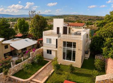 N/A · Residencia con Alberca, Cancha de Pádel y Gran Potencial de Inversión en El Cortijo, San Miguel de a