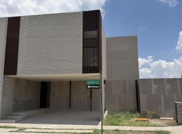 Casa · 222m² · 3 Recámaras · 2 Estacionamientos · Casa en Venta Misiones Santa Fe León Guanajuato