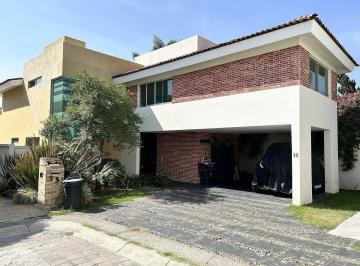 22b2cb2e31f3cf51141b14d95516eeae0ca2b215e31f3a58a4f687cfe37ec8bd · Residencia en Venta Fraccionamiento El Manantial, en Esquina Frente a Parque