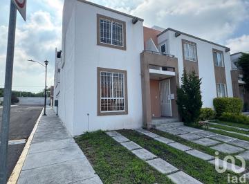 Casa · 132m² · 3 Recámaras · 2 Estacionamientos · Casa en Venta en Condominio en Residencial Arboledas El Marques Queretaro