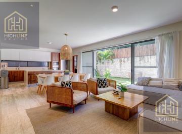 Casa · 244m² · 4 Recámaras · 2 Estacionamientos · Casa en Playa del Carmen en Venta, 4 Recamaras, 4.5 Baños, 10 Min del Mar