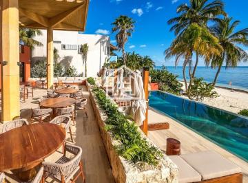 Departamento · 281m² · 3 Recámaras · 2 Estacionamientos · Departamento en Venta de 3 Habitaciones en Costa Mujeres Frente Al Mar | Vista Al Mar y Alberca