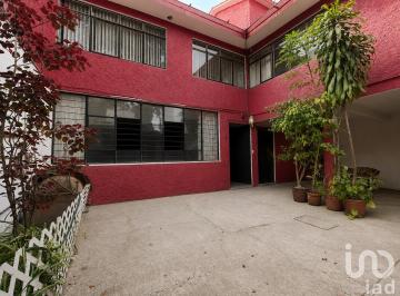 Casa · 368m² · 6 Recámaras · 2 Estacionamientos · Casa en Venta Cerca de Ciudad Universitaria en Coyoacán