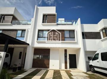 Casa · 166m² · 3 Recámaras · 1 Estacionamiento · Casa Amueblada de 3 Recámaras | Alberca y Casa Club en Fraccionamiento Altaria Residencial