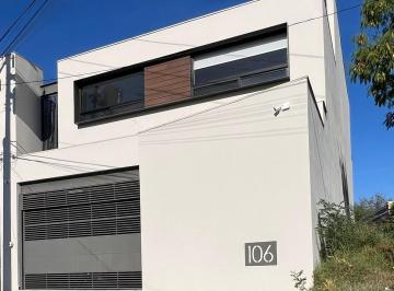 Casa · 317m² · 3 Recámaras · Casa Bosques San Pedro Carretera Nacional Santiago Venta