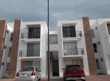 Departamento · 82m² · 2 Recámaras · 1 Estacionamiento · Departamento en Renta Amueblado en Planta Baja con Internet en Claustros de Santa María, Querétaro