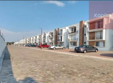 Departamento · 82m² · 2 Recámaras · 1 Estacionamiento · Departamento en Renta Amueblado en Planta Baja con Internet en Claustros de Santa María, Querétaro