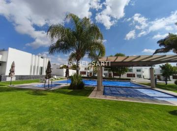 Casa · 367m² · 4 Recámaras · 4 Estacionamientos · Casa en Renta en Juriquilla