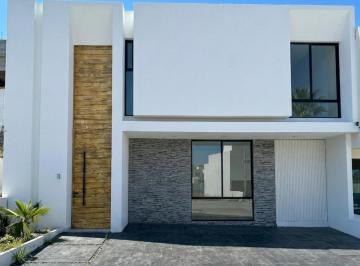 Casa de 4 habitaciones, Morelia · Casa en Venta Tres Marías en Fraccionamiento Privado