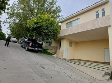 Casa · 3 Recámaras · 3 Estacionamientos · Casa en Privadas del Pedregal