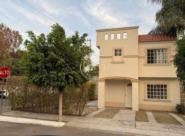 Casa · 126m² · 3 Recámaras · 2 Estacionamientos · Casa Amueblada en Renta Gran Clase Celaya