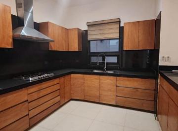 Casa de 4 habitaciones, Santa Catarina · Casa en Renta en Mision de Santa Catarina