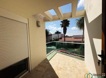 Casa · 425m² · 4 Recámaras · 4 Estacionamientos · Casa en Venta en Fraccionamiento Xochitlcalli con Recámara en Planta Baja