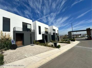 Casa de 2 habitaciones, El Marqués · Se Vende Casa con Jardín de Gran Tamaño a 2 Minutos de H - E - B en Zibatá Rah23
