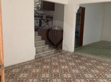 Casa · 366m² · 3 Recámaras · 2 Estacionamientos · Casa en Venta en Peralvillo