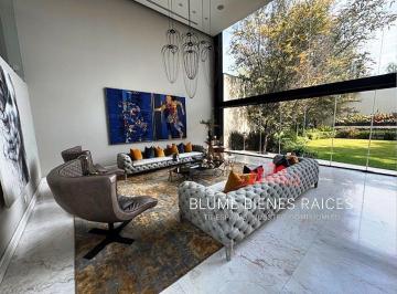 2e2779e17ed5ef5edf7f64d204cae91c44821f41e8c0f80f4f17866a99e6a79d · Casa en Venta, en Jardines del Pedregal, con Gran Jardín, Lujo y Confort