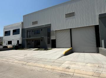 Bodega comercial , Tlajomulco de Zúñiga · Bodega en Parque Industrial Santa Cruz | 734 m² | Renta $80,000 + Iva