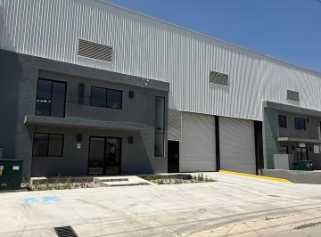 Bodega comercial , Tlajomulco de Zúñiga · Bodega en Parque Industrial Santa Cruz | 734 m² | Renta $80,000 + Iva