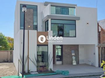 Casa · 294m² · 4 Recámaras · 2 Estacionamientos · Casa en Venta en Parque Nayarit, Lomas de Angelópolis III
