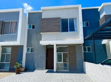 Casa de 4 habitaciones, Aguascalientes · Casas en Venta en Aguascalientes Sur en Mangata Residencial con Excelentes Espacios