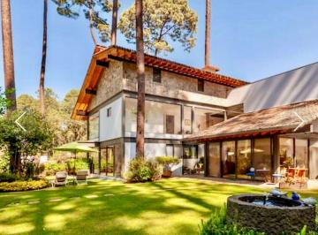 c0a01a9f-e961-4d36-b4bc-c952227ca760.jpg · Casa en Venta en Avándaro