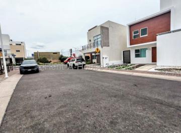 Casa de 3 habitaciones, Querétaro · Casa en Renta 3 Recamaras y Estudio, El Refugio, Qro. Cmz