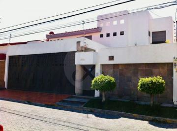 Casa · 550m² · 3 Recámaras · 4 Estacionamientos · Casa en Venta en Residencial Santiago Momoxpan