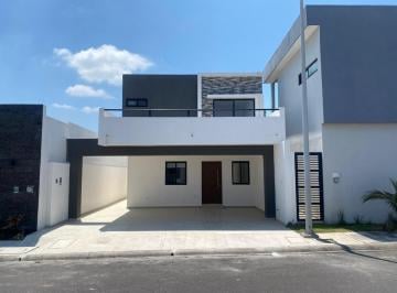 Casa · 179m² · 3 Recámaras · 2 Estacionamientos · Casa en Venta | Lomas de La Rioja